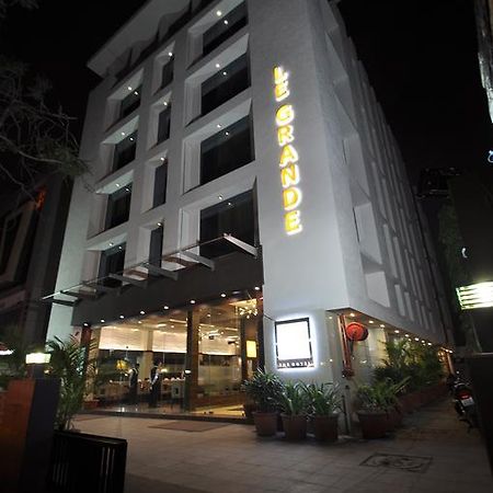 Le Grande Residency -Unmarried Couples Are Not Allowed Ahmedabad Exterior photo