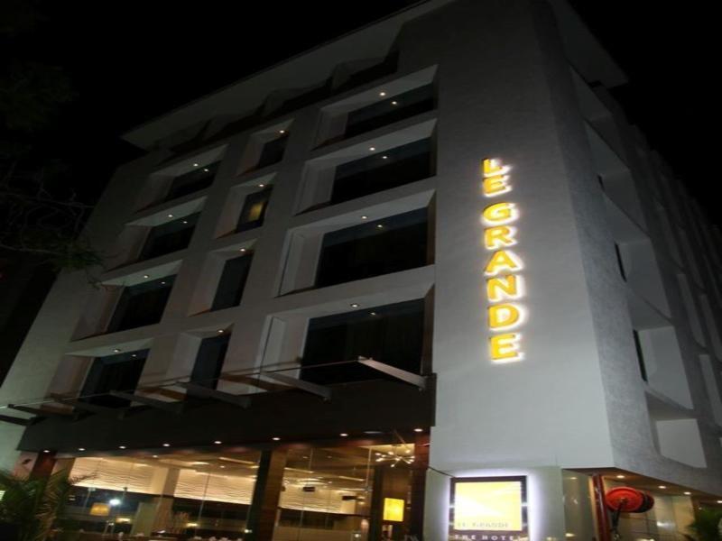 Le Grande Residency -Unmarried Couples Are Not Allowed Ahmedabad Exterior photo
