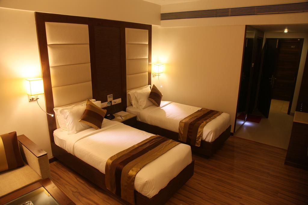 Le Grande Residency -Unmarried Couples Are Not Allowed Ahmedabad Exterior photo