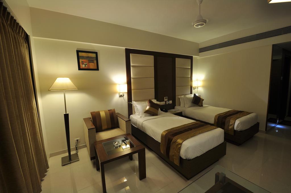 Le Grande Residency -Unmarried Couples Are Not Allowed Ahmedabad Exterior photo