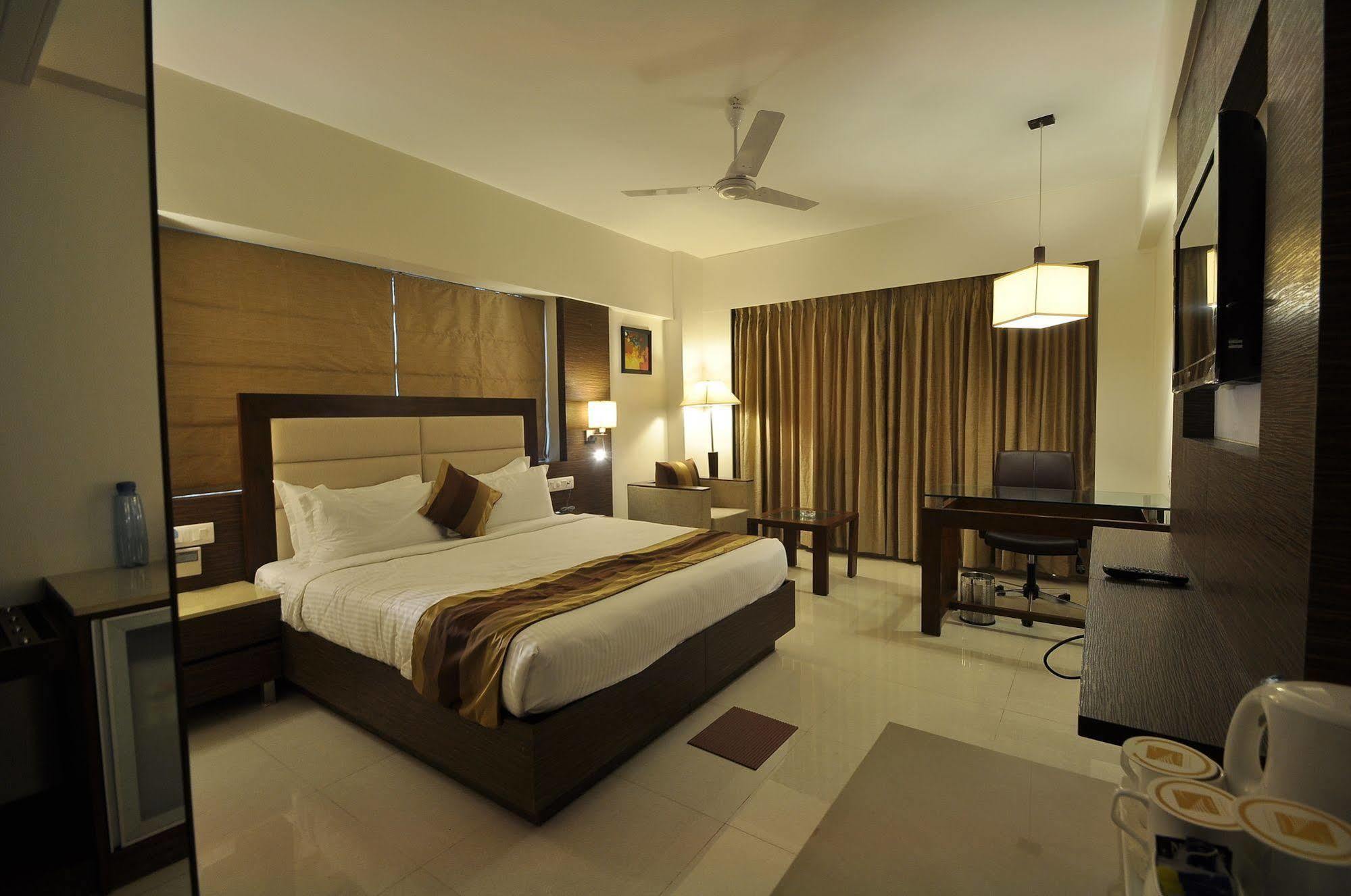 Le Grande Residency -Unmarried Couples Are Not Allowed Ahmedabad Exterior photo