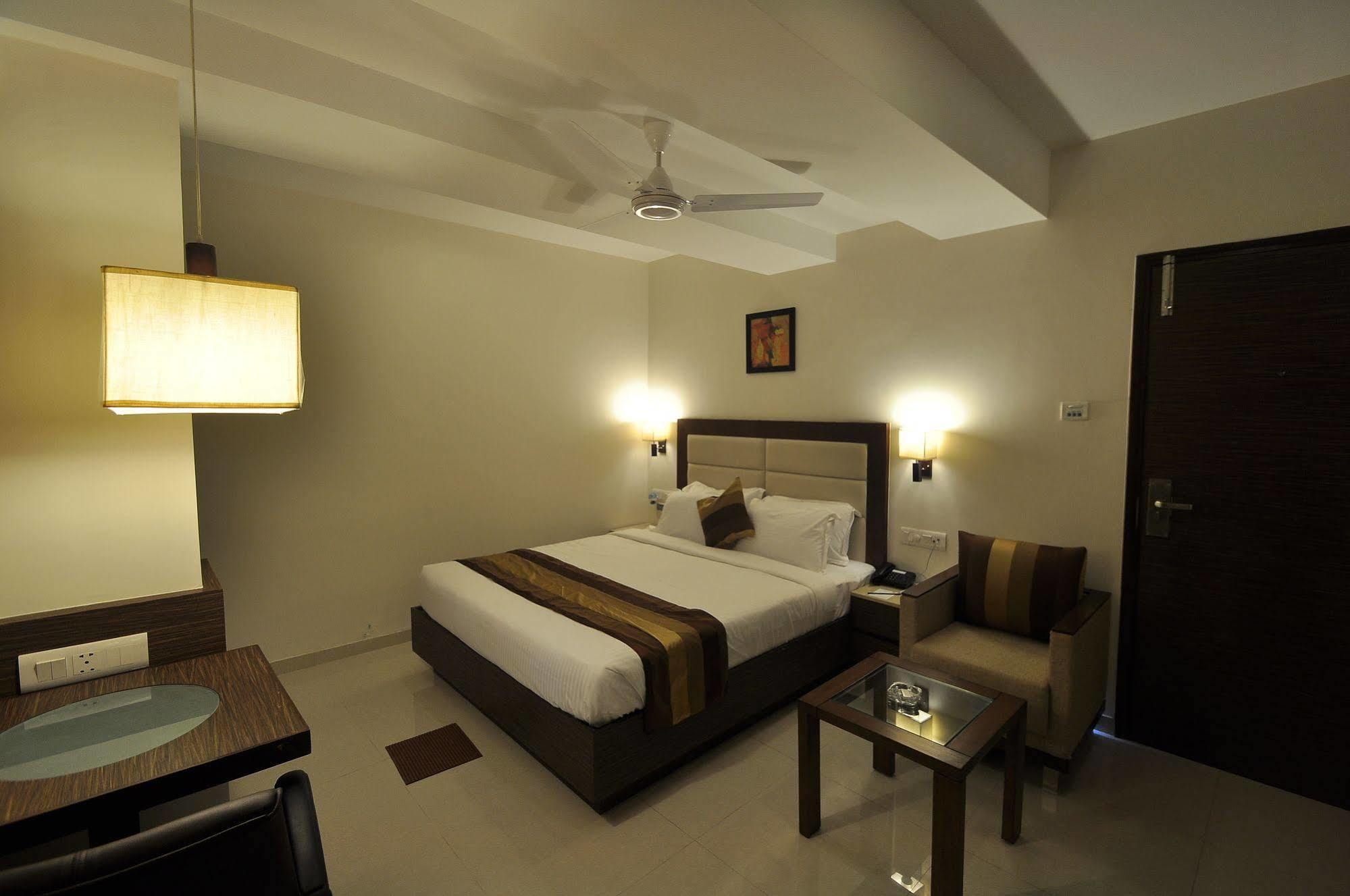 Le Grande Residency -Unmarried Couples Are Not Allowed Ahmedabad Exterior photo