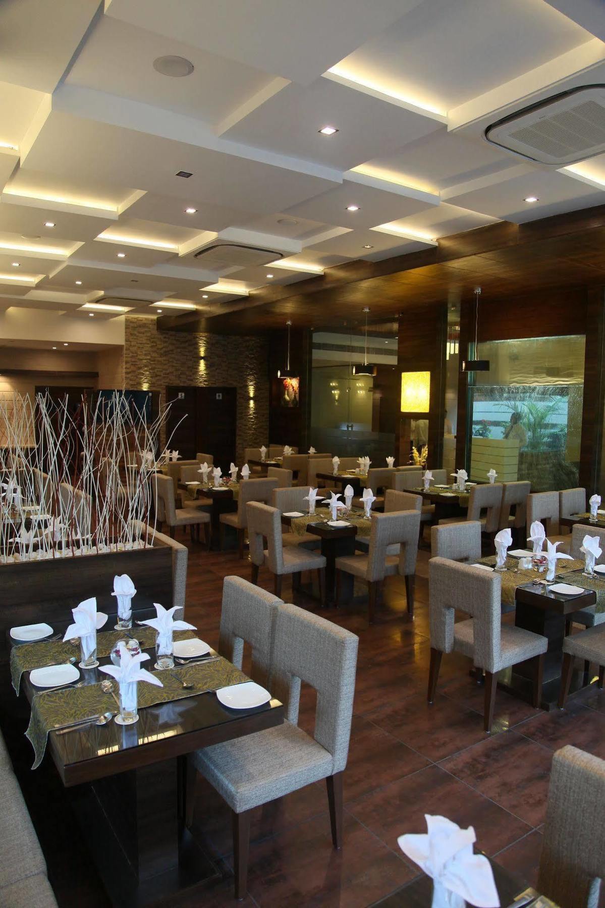 Le Grande Residency -Unmarried Couples Are Not Allowed Ahmedabad Exterior photo